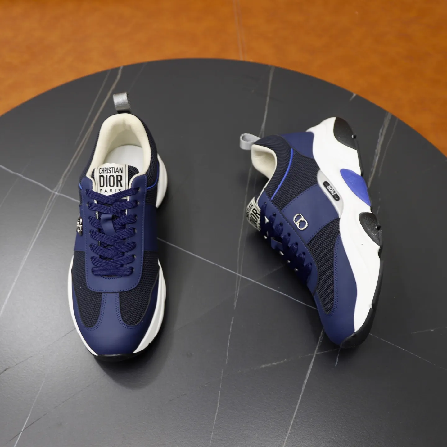 Ex-factory price: 462💰🙅‍♂️🙅‍♂️🙅‍♂️ Brand: Dior DIOR Standard code: 38-44 (45 customized) Grade: Same as the official website Material: Original leather splicing Comfortable and breathable lining Original wear-resistant outsole Style category: Men's fashionable casual shoes Running sneakers Noble luxury brand elements Top luxury Color: actual picture color